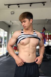 เฟย แสงหนุ่ม รูป