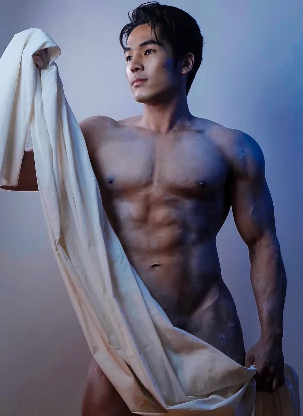 เบนซ์ สุรวีร์ ชาวนรินทร์ 